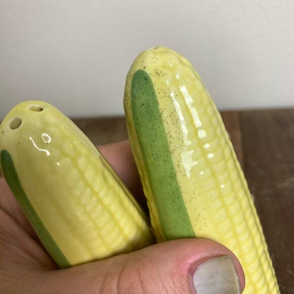 Vintage Corn On The Cob Salt and Pepper Shakers - Picture 6 of 7